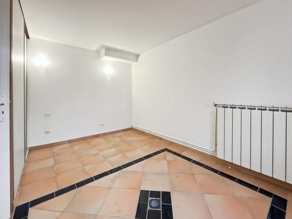 Spacieuse maison de 280 m² avec piscine et jardin situé  à la GAUDE