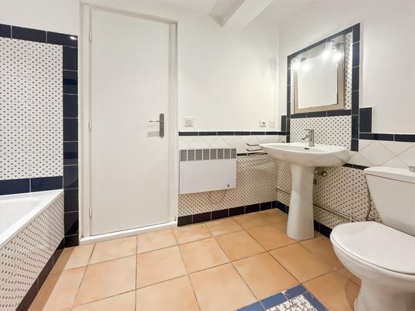 Spacieuse maison de 280 m² avec piscine et jardin situé  à la GAUDE