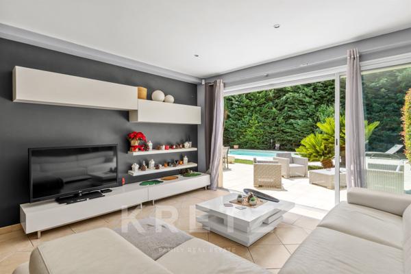 Villa lumineuse de 150 m² avec piscine et grand terrain - Villeneuve-Loubet