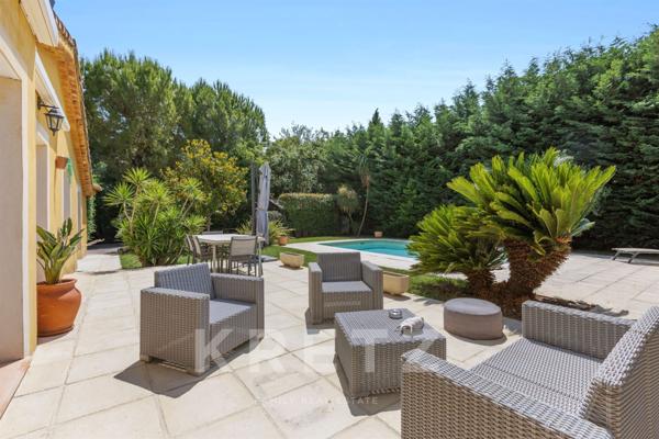 Villa lumineuse de 150 m² avec piscine et grand terrain - Villeneuve-Loubet