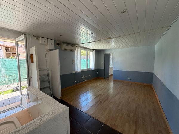 A vendre Marseille 11ème, Saint Marcel, T2 avec jardin, très bon état, calme.