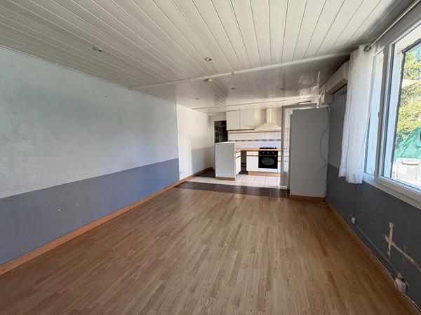 A vendre Marseille 11ème, Saint Marcel, T2 avec jardin, très bon état, calme.
