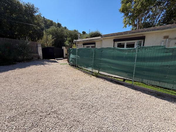 A vendre Marseille 11ème, Saint Marcel, T2 avec jardin, très bon état, calme.