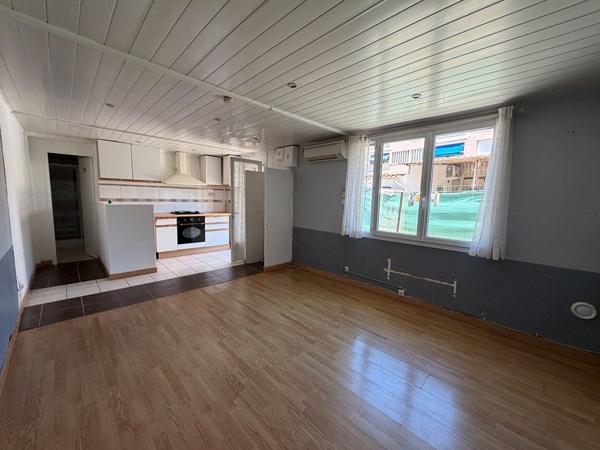 A vendre Marseille 11ème, Saint Marcel, T2 avec jardin, très bon état, calme.