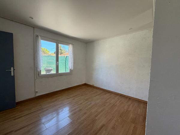 A vendre Marseille 11ème, Saint Marcel, T2 avec jardin, très bon état, calme.