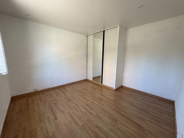 A vendre Marseille 11ème, Saint Marcel, T2 avec jardin, très bon état, calme.