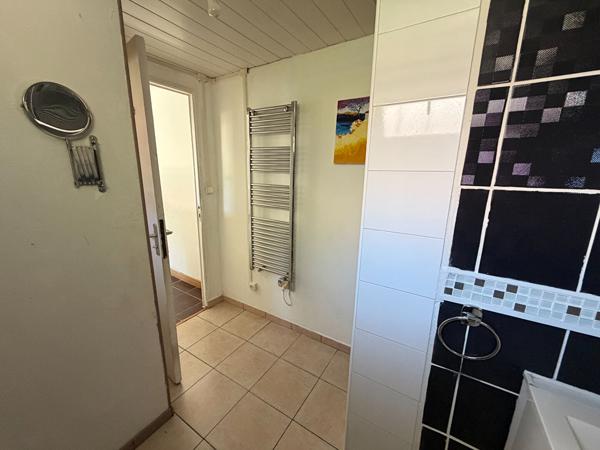 A vendre Marseille 11ème, Saint Marcel, T2 avec jardin, très bon état, calme.