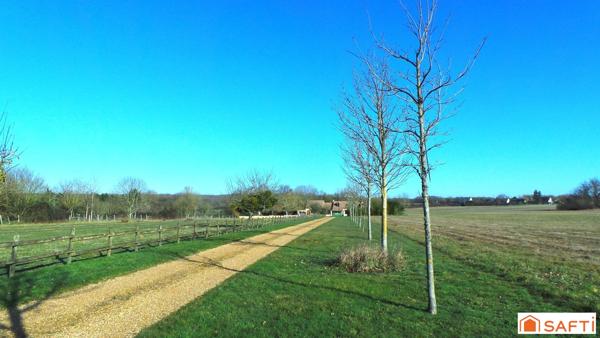 Propriété d'exception sur 13400 m2 de terrain  à une dizaine de minutes de Tours Nord