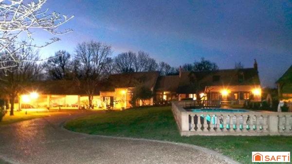 Propriété d'exception sur 13400 m2 de terrain  à une dizaine de minutes de Tours Nord