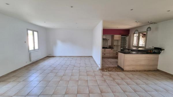 Maison avec 4 chambres et un bureau à UCHAUD (30)