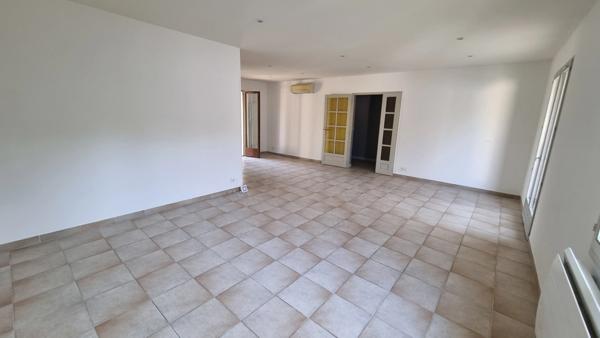 Maison avec 4 chambres et un bureau à UCHAUD (30)