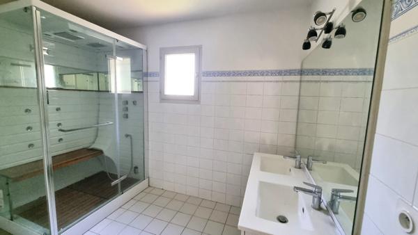 Maison avec 4 chambres et un bureau à UCHAUD (30)