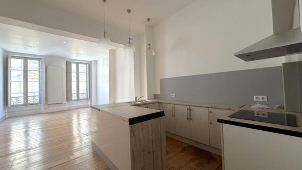 AGEN HYPER CENTRE - Appartement caractère de type 4 d'une surface habitable de 125m² quartier CARNOT.