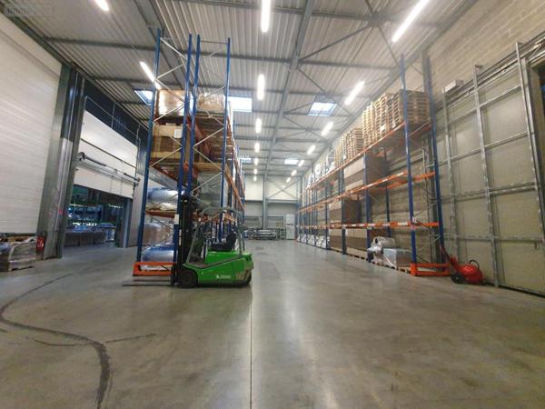 Entrepôt et bureaux à vendre à La-Ferté-Bernard dans la Sarthe (72400), ref : 365