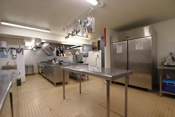 Hôtel Restaurant avec bar Licence IV - Vente murs et fonds - Axe A75