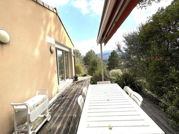 Vue et très bel environnement pour cette maison à Dieulefit