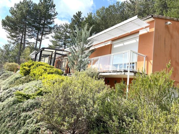 Vue et très bel environnement pour cette maison à Dieulefit