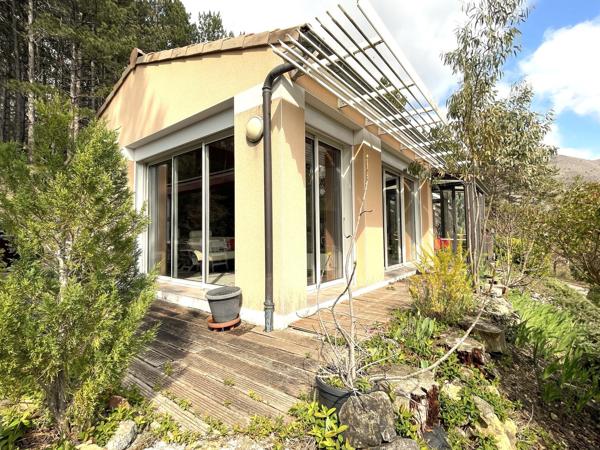 Vue et très bel environnement pour cette maison à Dieulefit