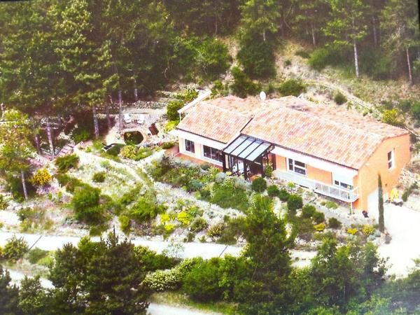 Vue et très bel environnement pour cette maison à Dieulefit