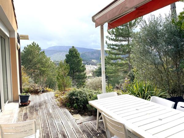 Vue et très bel environnement pour cette maison à Dieulefit