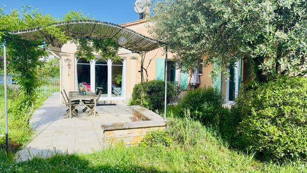 Maison de 140m² avec 3 chambres + 1 Bureau, garage et piscine