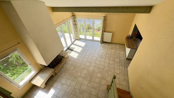 Maison de 140m² avec 3 chambres + 1 Bureau, garage et piscine