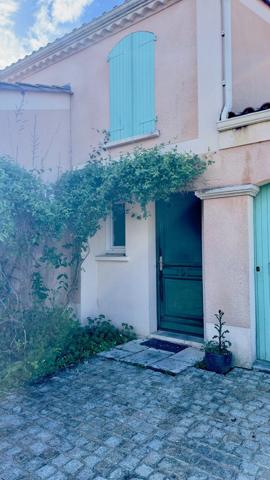 Maison de 140m² avec 3 chambres + 1 Bureau, garage et piscine