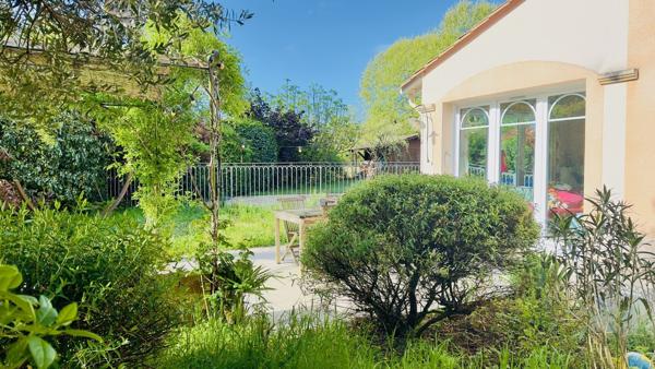 Maison de 140m² avec 3 chambres + 1 Bureau, garage et piscine