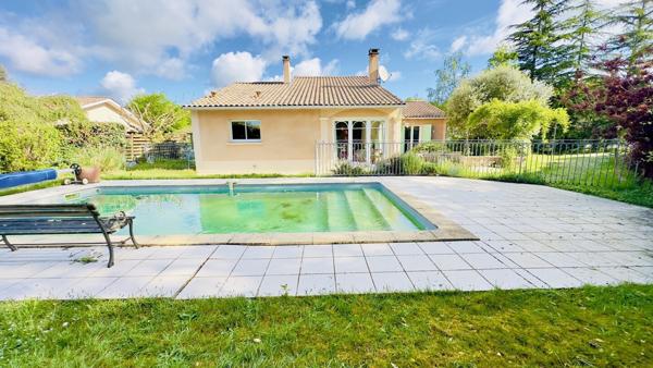 Maison de 140m² avec 3 chambres + 1 Bureau, garage et piscine