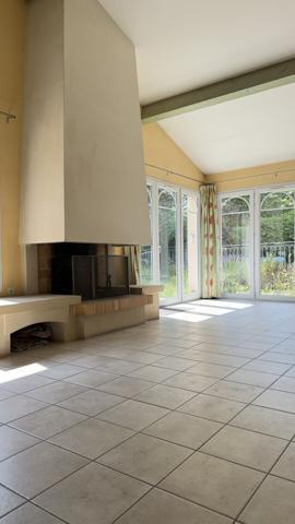 Maison de 140m² avec 3 chambres + 1 Bureau, garage et piscine