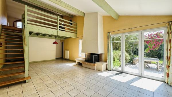 Maison de 140m² avec 3 chambres + 1 Bureau, garage et piscine