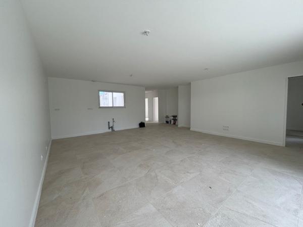 Autre  4 pièce(s)  3 chambre(s)  99 m²