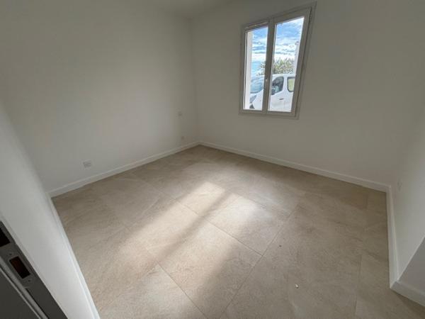 Autre  4 pièce(s)  3 chambre(s)  99 m²