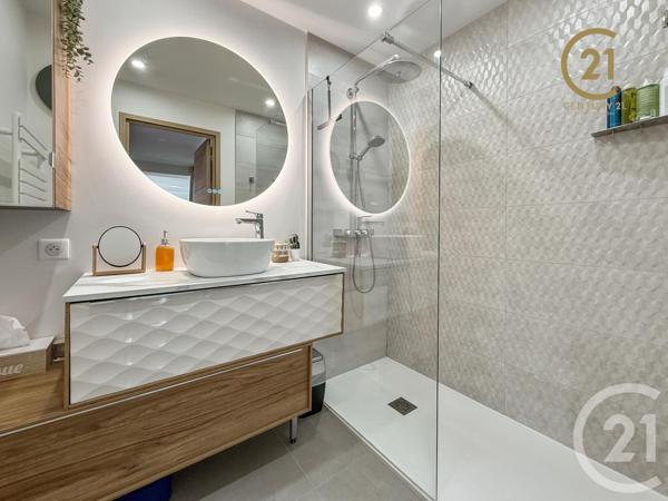 Appartement F3 à vendre  3 pièces - 62 m2 ST GENIS LAVAL - 69