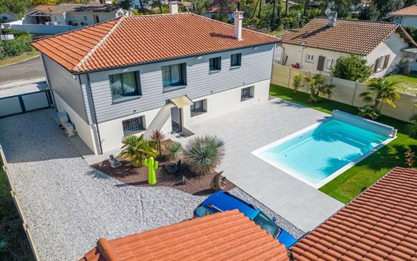 Maison à vendre    8 pièces •  Biscarrosse