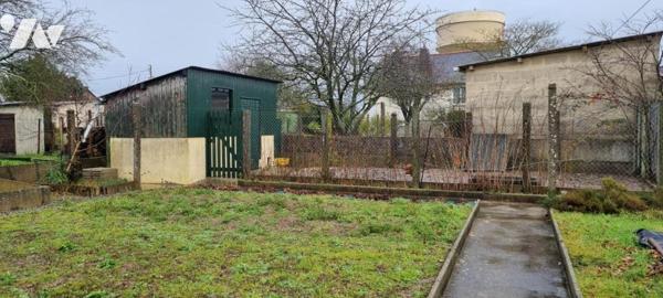 MARTIGNE-FERCHAUD - Centre : Pavillon avec terrain