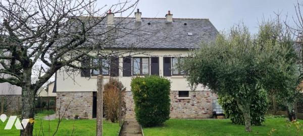MARTIGNE-FERCHAUD - Centre : Pavillon avec terrain