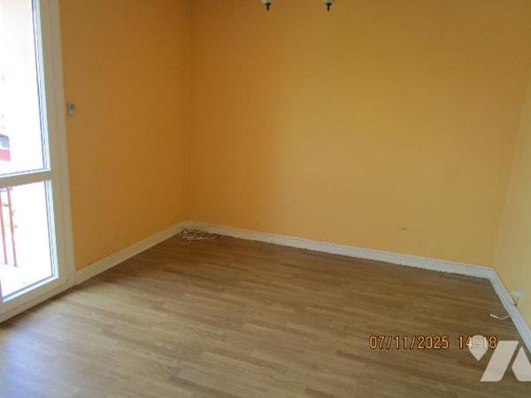 Dans un immeuble en copropriété, situé dans un secteur calme et proche du centre ville : 
Un a...