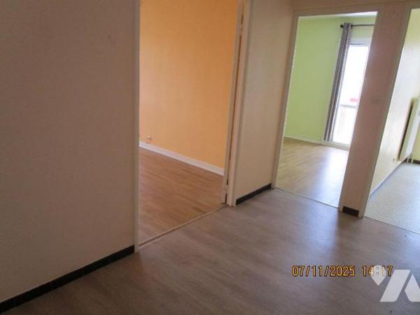 Dans un immeuble en copropriété, situé dans un secteur calme et proche du centre ville : 
Un a...