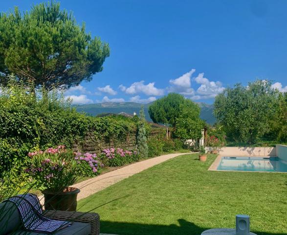 Maison de charme de plus de 300 m2 - 5 chambres, piscine et commodités