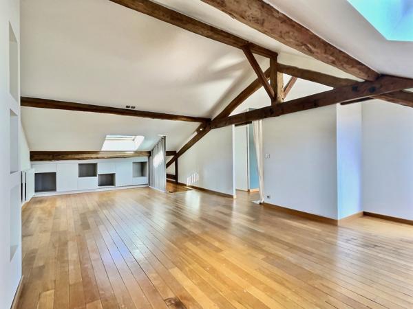 Maison de charme de plus de 300 m2 - 5 chambres, piscine et commodités