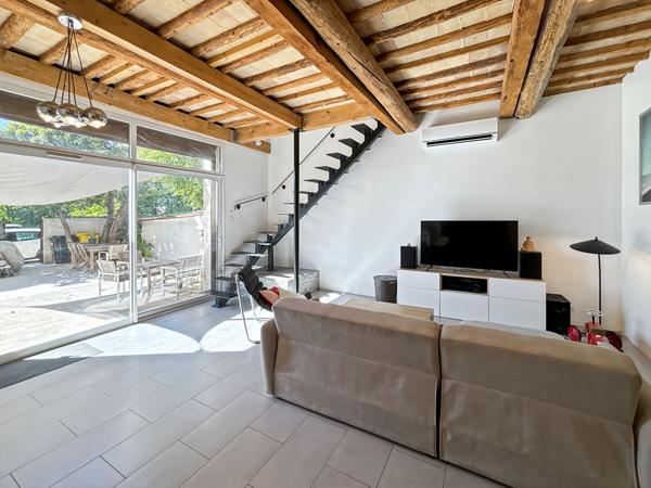 Maison  3 chambres et bureau, cour et parking