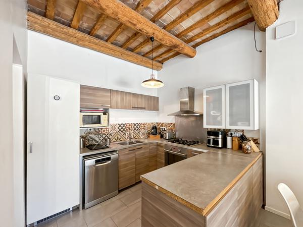 Maison  3 chambres et bureau, cour et parking