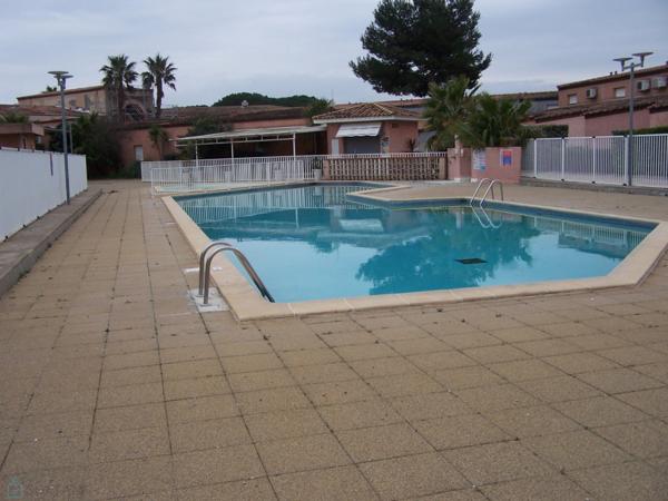 Joli pavillon T3 de 40m2 environ avec terrasse dans résidence avec piscine