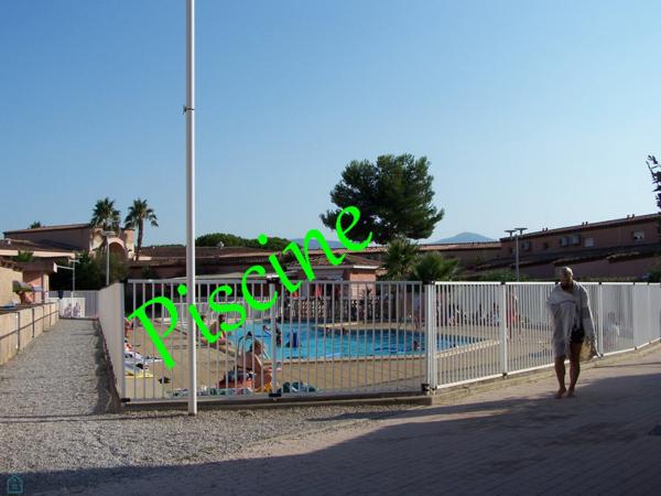 Joli pavillon T3 de 40m2 environ avec terrasse dans résidence avec piscine