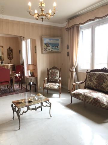 Appartement élégant de 4 pièces, idéalement situé en centre ville d'Alès.