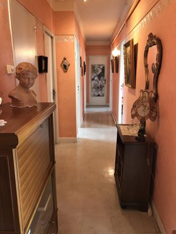 Appartement élégant de 4 pièces, idéalement situé en centre ville d'Alès.