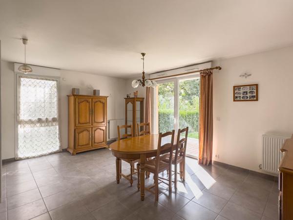 Eaubonne (95600) Montlignon. 3 pièces de 64 M2 en rez-de-jardin.