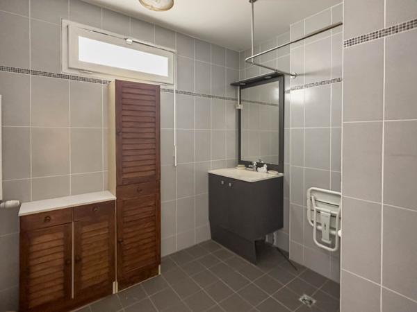 Eaubonne (95600) Montlignon. 3 pièces de 64 M2 en rez-de-jardin.