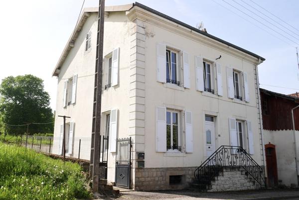 VASTE MAISON AVEC JARDIN COMPOSEE DE 2 APPARTEMENTS